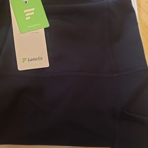 Active wear shorts with pockets